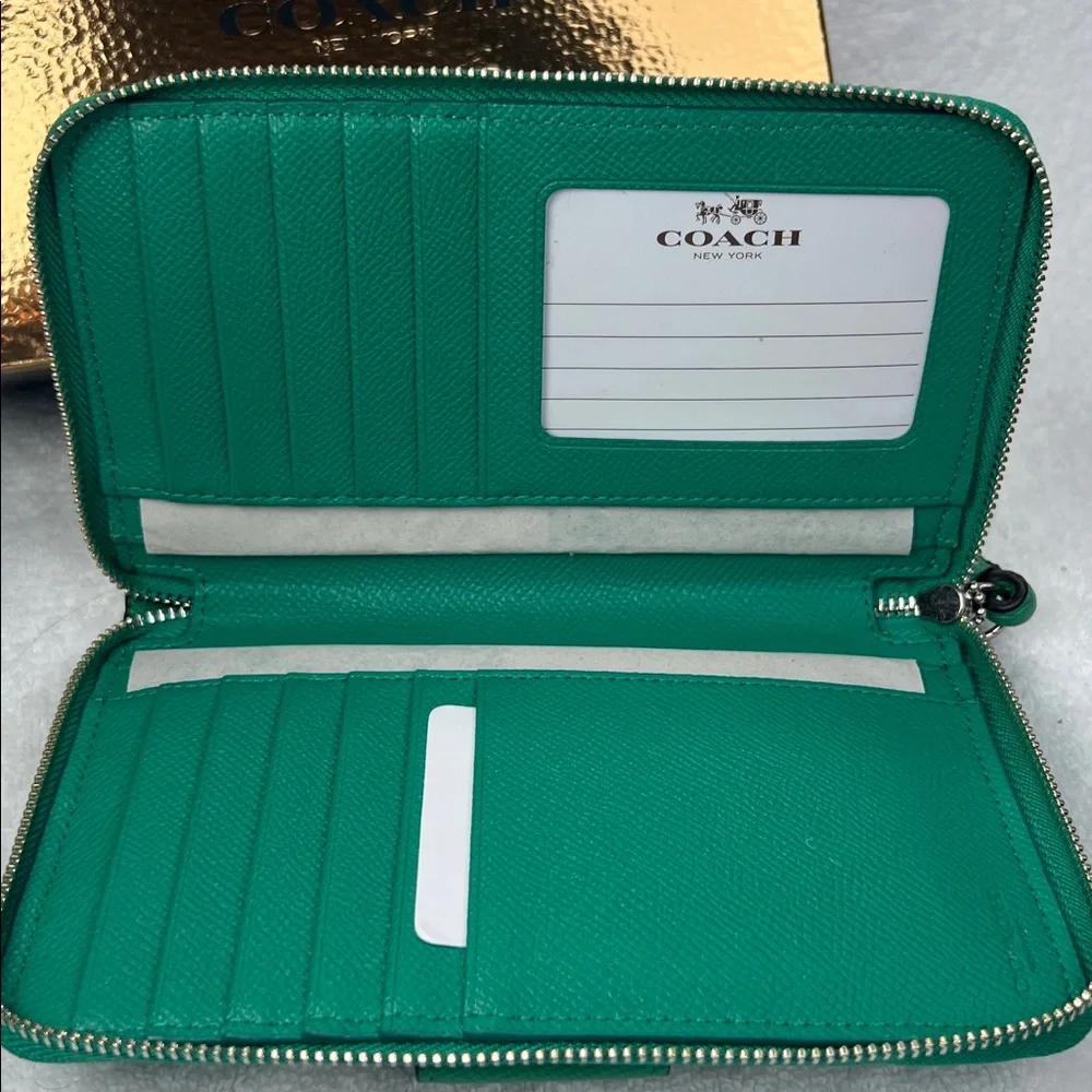 Coach Vibrant Green Leather Wristlet - Picture 6 of 8